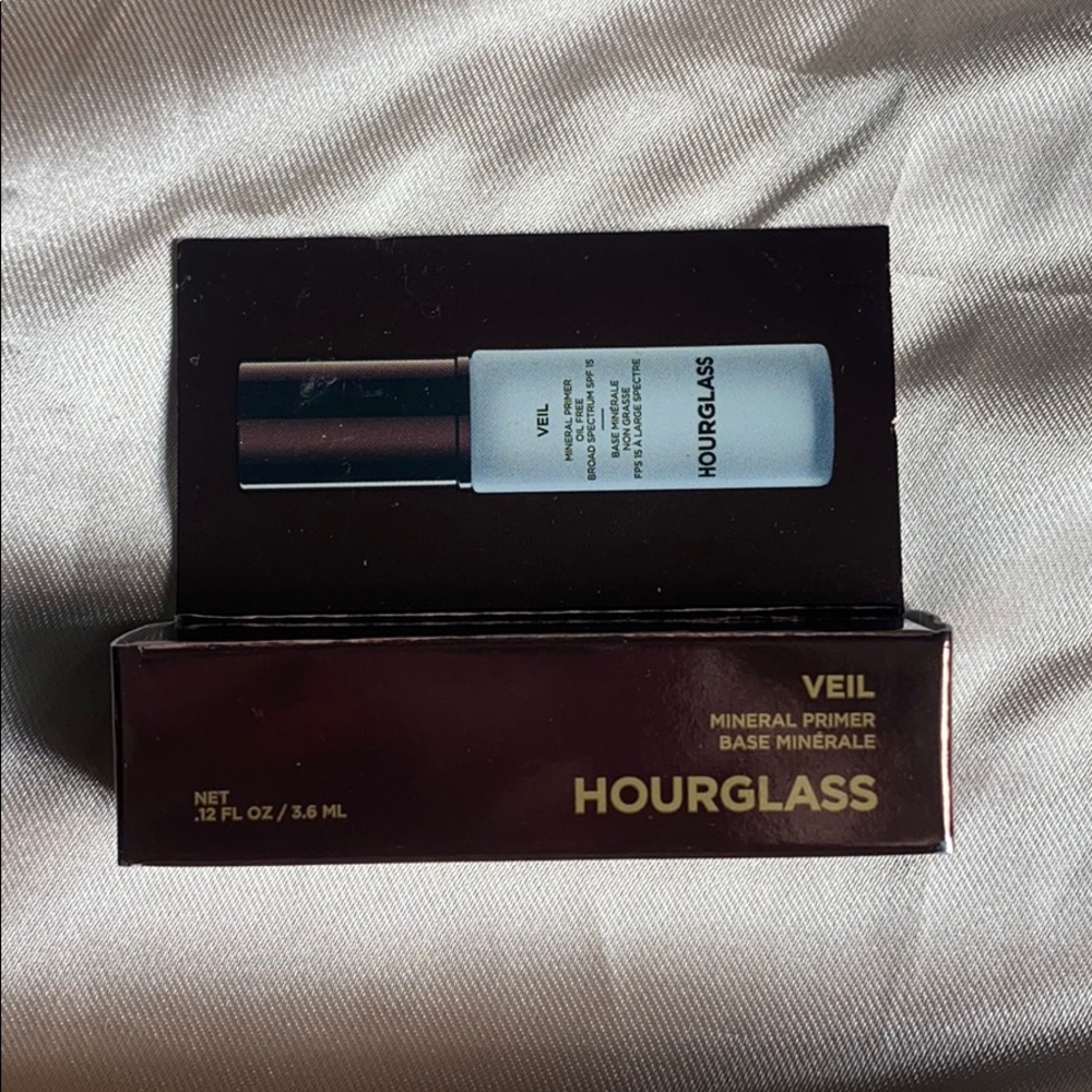 Hourglass Mineral Primwr Veil
